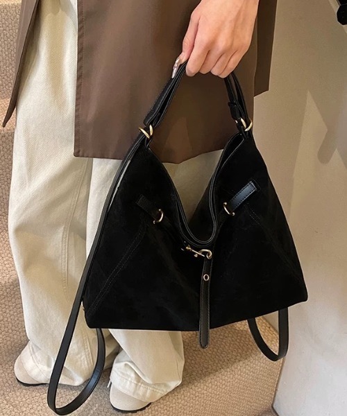 CELENA BEATS(セレナビーツ)の「レトロ スエード 2WAY ショルダー バックパックバッグ(ショルダーバッグ・レディース・ブラック/ライトブラウン/ダークブラウン・FREE)」の7枚目の写真