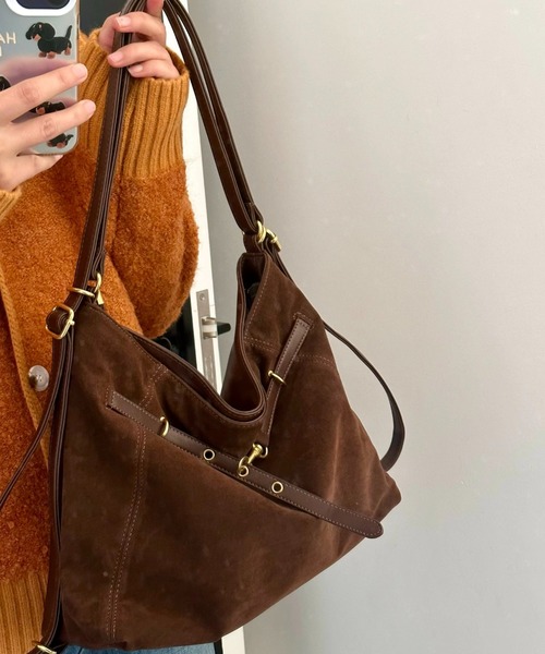CELENA BEATS(セレナビーツ)の「レトロ スエード 2WAY ショルダー バックパックバッグ(ショルダーバッグ・レディース・ブラック/ライトブラウン/ダークブラウン・FREE)」の21枚目の写真