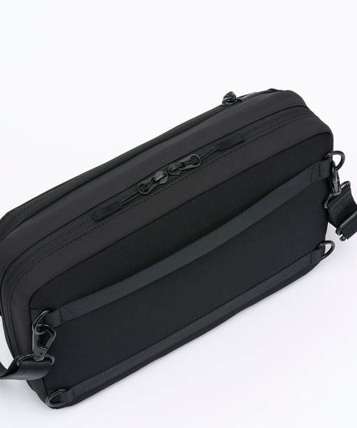 Samsonite（サムソナイト）の「サムソナイト SUB-LIM クロスボディ M（ボディバッグ/ウエストポーチ・メンズ・ネイビー/ブラック・ONE SIZE）」の7枚目の写真