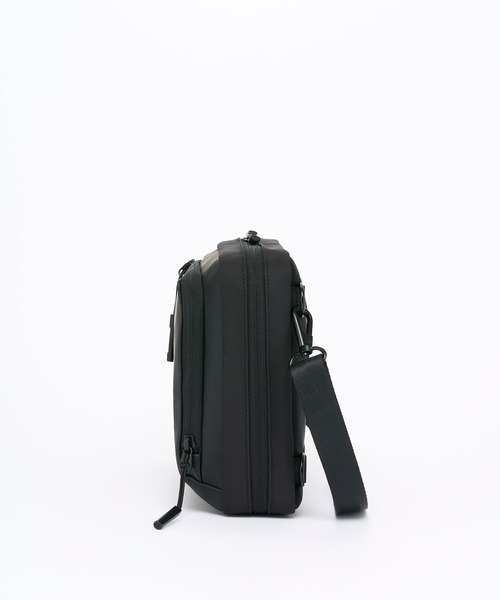 Samsonite（サムソナイト）の「サムソナイト SUB-LIM クロスボディ M（ボディバッグ/ウエストポーチ・メンズ・ネイビー/ブラック・ONE SIZE）」の4枚目の写真
