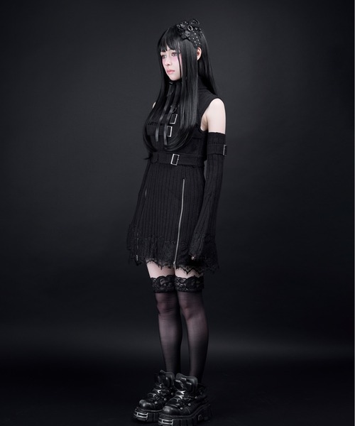 AVENCHUMU(アバンチュウム)の「Belt & zip arm warmers knit one-piece(ワンピース・レディース・ブラック/ホワイト・FREE)」の8枚目の写真