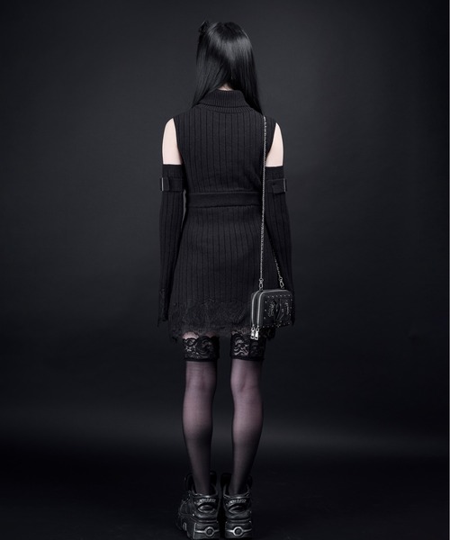 AVENCHUMU(アバンチュウム)の「Belt & zip arm warmers knit one-piece(ワンピース・レディース・ブラック/ホワイト・FREE)」の9枚目の写真
