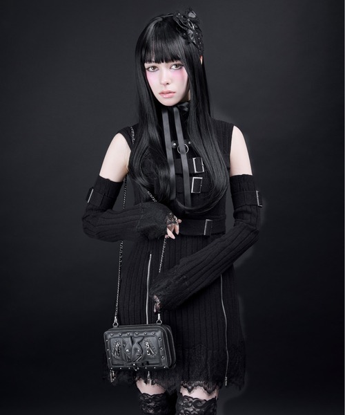 AVENCHUMU(アバンチュウム)の「Belt & zip arm warmers knit one-piece(ワンピース・レディース・ブラック/ホワイト・FREE)」の4枚目の写真