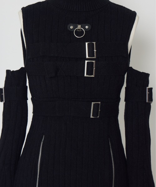 AVENCHUMU(アバンチュウム)の「Belt & zip arm warmers knit one-piece(ワンピース・レディース・ブラック/ホワイト・FREE)」の15枚目の写真