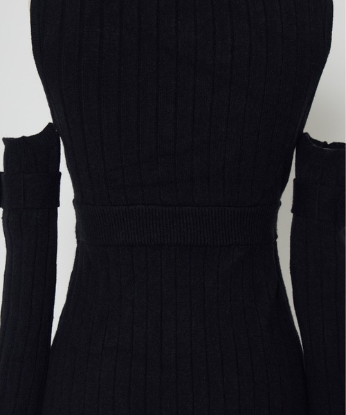 AVENCHUMU(アバンチュウム)の「Belt & zip arm warmers knit one-piece(ワンピース・レディース・ブラック/ホワイト・FREE)」の19枚目の写真