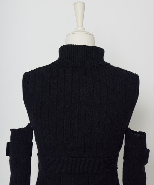 AVENCHUMU(アバンチュウム)の「Belt & zip arm warmers knit one-piece(ワンピース・レディース・ブラック/ホワイト・FREE)」の18枚目の写真
