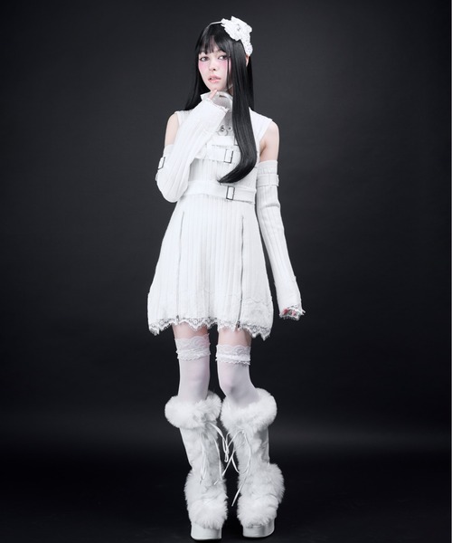 AVENCHUMU(アバンチュウム)の「Belt & zip arm warmers knit one-piece(ワンピース・レディース・ブラック/ホワイト・FREE)」の5枚目の写真
