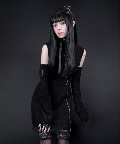AVENCHUMU(アバンチュウム)の「Belt & zip arm warmers knit one-piece(ワンピース・レディース・ブラック/ホワイト・FREE)」の3枚目の写真