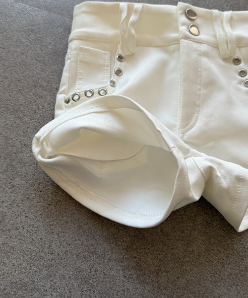 lilful(リルフル)の「スタイルアップ アイレット ダブルボタンデザイン ベーシックデニムショーパン(デニムパンツ・レディース・ホワイト/ブラック・S/M)」の18枚目の写真