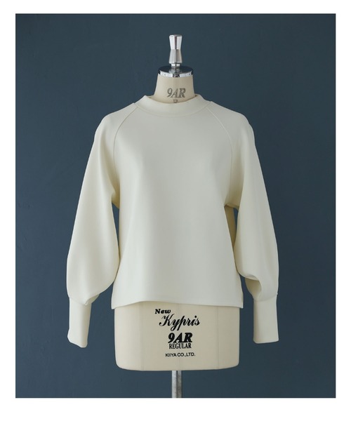 cawaii(カワイイ)の「日常に馴染むエレガント。パールポワン袖プルオーバートップス(Tシャツ/カットソー・レディース・アイボリー/ネイビー・S~M/L~LL)」の4枚目の写真