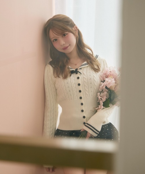 TITTY&CO.（ティティーアンドコー）の「セーラーラインニットカーディガン（カーディガン/ボレロ・レディース・アイボリー/ブラック・FREE）」の4枚目の写真