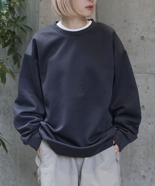 UNIIT(ユニット)の「【TIMBRE POSTE】【軽量・シワになりにくい】ふわ軽 エアーパフ クルーネックトレーナー 長袖 イージーケア ルームウェア 部屋着 ワンマイルウェア ユニセックス(スウェット・メンズ・スミクロ/ライトグレー/ネイビー・X-LARGE/LARGE/MEDIUM)」の2枚目の写真