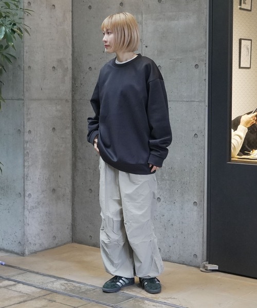 UNIIT(ユニット)の「【TIMBRE POSTE】【軽量・シワになりにくい】ふわ軽 エアーパフ クルーネックトレーナー 長袖 イージーケア ルームウェア 部屋着 ワンマイルウェア ユニセックス(スウェット・メンズ・スミクロ/ライトグレー/ネイビー・X-LARGE/LARGE/MEDIUM)」の4枚目の写真