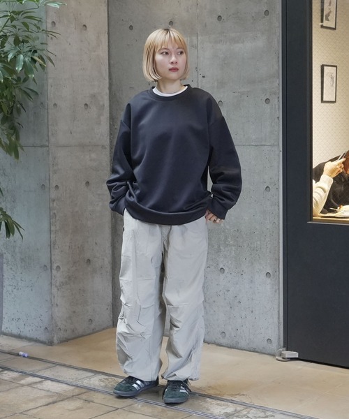 UNIIT(ユニット)の「【TIMBRE POSTE】【軽量・シワになりにくい】ふわ軽 エアーパフ クルーネックトレーナー 長袖 イージーケア ルームウェア 部屋着 ワンマイルウェア ユニセックス(スウェット・メンズ・スミクロ/ライトグレー/ネイビー・X-LARGE/LARGE/MEDIUM)」の5枚目の写真
