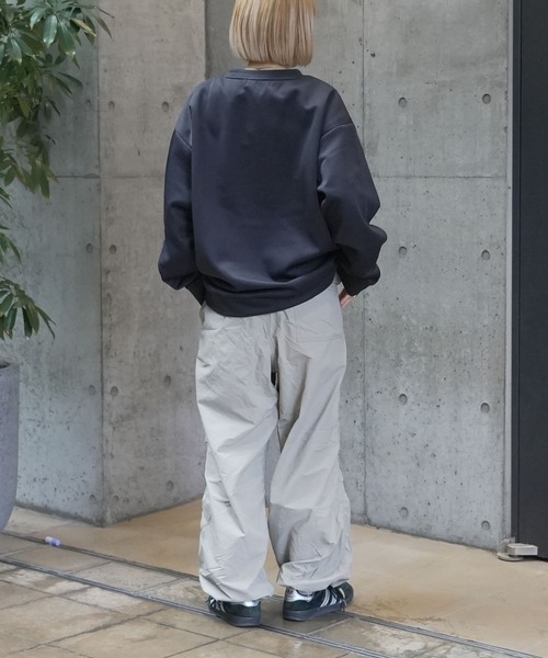 UNIIT(ユニット)の「【TIMBRE POSTE】【軽量・シワになりにくい】ふわ軽 エアーパフ クルーネックトレーナー 長袖 イージーケア ルームウェア 部屋着 ワンマイルウェア ユニセックス(スウェット・メンズ・スミクロ/ライトグレー/ネイビー・X-LARGE/LARGE/MEDIUM)」の8枚目の写真