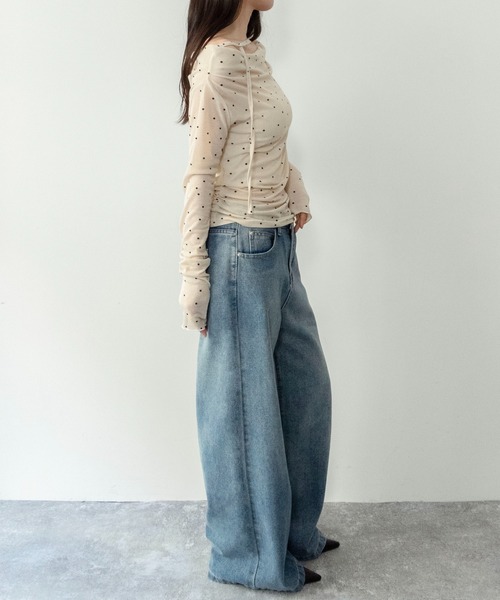 on:nue（オンニュ）の「【on:nue】[お気に入り登録数20,000突破！][着用動画あり！/ 大人ドットシリーズ オフショル登場！] シアードットオフショルカットソー /2026 SS COLLECTION（Tシャツ/カットソー・レディース・アイボリー/グレー・FREE）」の17枚目の写真