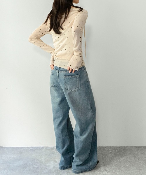 on:nue（オンニュ）の「【on:nue】[お気に入り登録数20,000突破！][着用動画あり！/ 大人ドットシリーズ オフショル登場！] シアードットオフショルカットソー /2026 SS COLLECTION（Tシャツ/カットソー・レディース・アイボリー/グレー・FREE）」の18枚目の写真