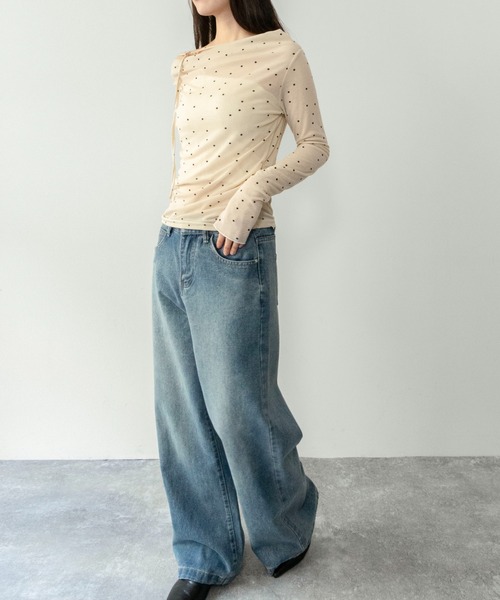 on:nue（オンニュ）の「【on:nue】[お気に入り登録数20,000突破！][着用動画あり！/ 大人ドットシリーズ オフショル登場！] シアードットオフショルカットソー /2026 SS COLLECTION（Tシャツ/カットソー・レディース・アイボリー/グレー・FREE）」の19枚目の写真