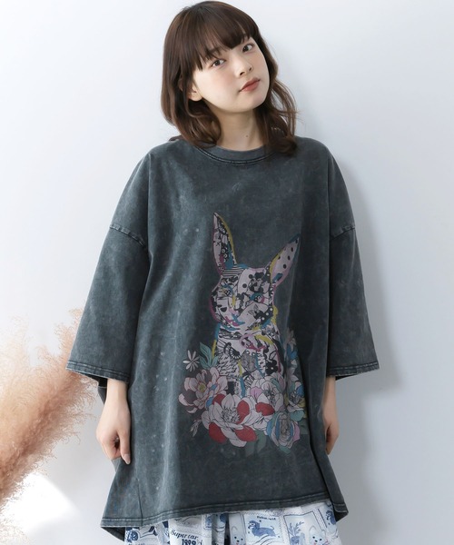 ScoLar(スカラー)の「161603:パッチワークウサギ柄ヴィンテージ風プルオーバー(Tシャツ/カットソー・レディース・ブラック/ピンク/ブルー・M)」の2枚目の写真