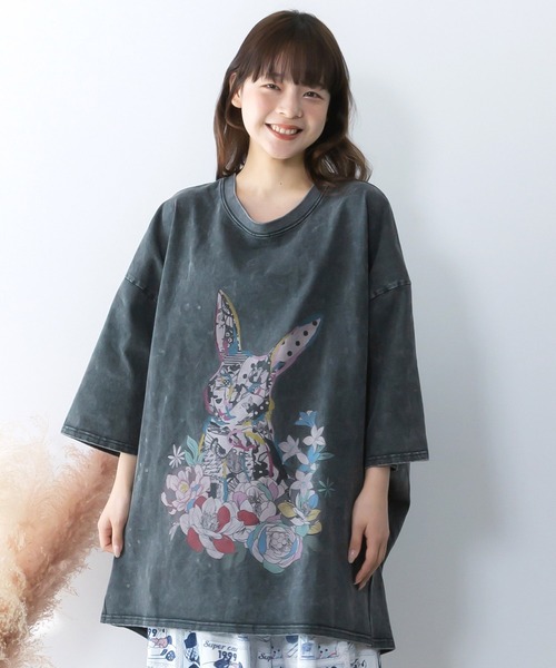 ScoLar(スカラー)の「161603:パッチワークウサギ柄ヴィンテージ風プルオーバー(Tシャツ/カットソー・レディース・ブラック/ピンク/ブルー・M)」の5枚目の写真