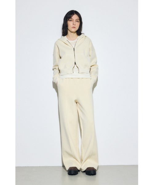 AZUL by moussy(アズールバイマウジー)の「【セットアップ対応】【身長/骨格別着用画像あり】ピグメントピンタックワイドパンツ スウェット リラックス 秋服 冬服 春服(スラックス・レディース・ライトブラック/アイボリー/カーキ・SMALL/MEDIUM)」の6枚目の写真