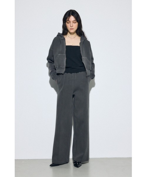 AZUL by moussy(アズールバイマウジー)の「【セットアップ対応】【身長/骨格別着用画像あり】ピグメントピンタックワイドパンツ スウェット リラックス 秋服 冬服 春服(スラックス・レディース・ライトブラック/アイボリー/カーキ・SMALL/MEDIUM)」の13枚目の写真