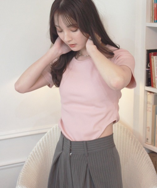 Reurie'(レウリィ)の「【original】ハーフスリーブボディスーツライクトップ / 半袖 Tシャツ シンプル カジュアル ベーシック ノームコア サイドカット リブ素材 春 夏(Tシャツ/カットソー・レディース・ピンク/ブラック/グレー・FREE)」の7枚目の写真