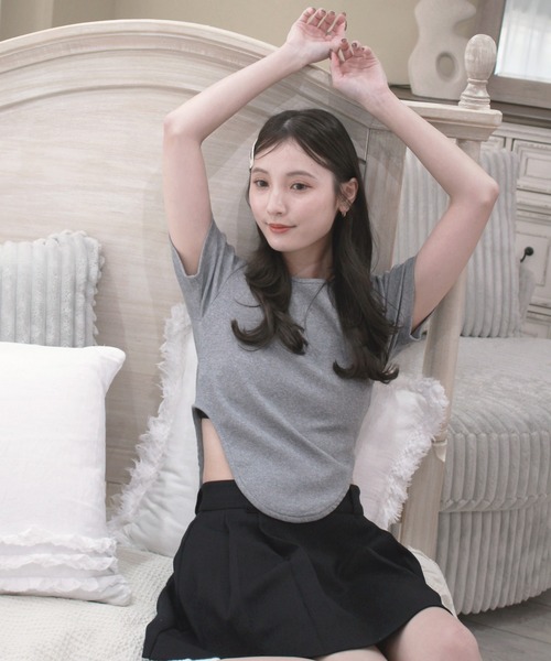 Reurie'(レウリィ)の「【original】ハーフスリーブボディスーツライクトップ / 半袖 Tシャツ シンプル カジュアル ベーシック ノームコア サイドカット リブ素材 春 夏(Tシャツ/カットソー・レディース・ピンク/ブラック/グレー・FREE)」の8枚目の写真