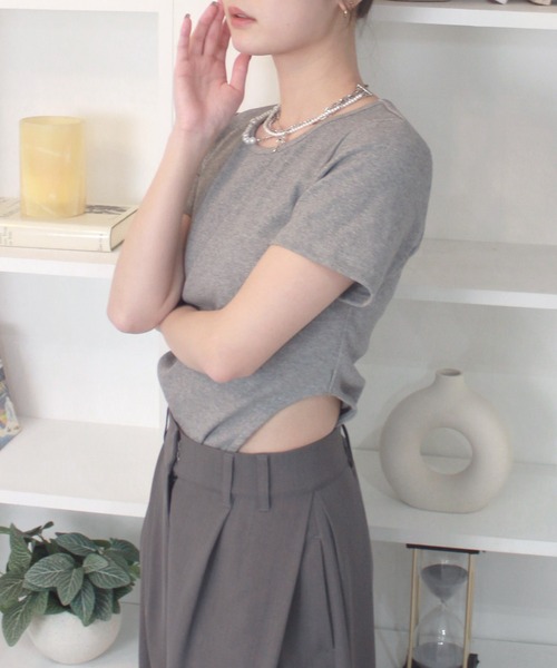 Reurie'(レウリィ)の「【original】ハーフスリーブボディスーツライクトップ / 半袖 Tシャツ シンプル カジュアル ベーシック ノームコア サイドカット リブ素材 春 夏(Tシャツ/カットソー・レディース・ピンク/ブラック/グレー・FREE)」の9枚目の写真