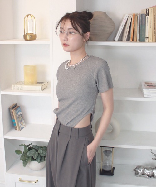 Reurie'(レウリィ)の「【original】ハーフスリーブボディスーツライクトップ / 半袖 Tシャツ シンプル カジュアル ベーシック ノームコア サイドカット リブ素材 春 夏(Tシャツ/カットソー・レディース・ピンク/ブラック/グレー・FREE)」の21枚目の写真