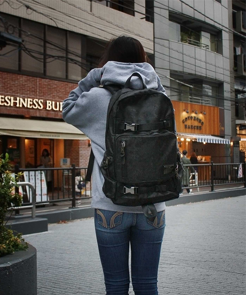 MAKAVELIC（マキャベリック）の「MAKAVELICマキャベリック  SIERRA SUPERIORITY BIND UP BACKPACK（バックパック/リュック・メンズ・ネイビー/ブラック/ダークネイビー/ダークグレー/グレー系カモフラージュ・FREE）」の5枚目の写真