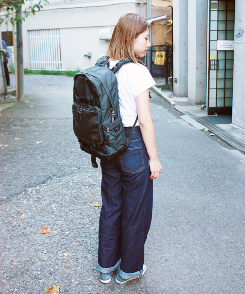 MAKAVELIC（マキャベリック）の「MAKAVELICマキャベリック  SIERRA SUPERIORITY BIND UP BACKPACK（バックパック/リュック・メンズ・ネイビー/ブラック/ダークネイビー/ダークグレー/グレー系カモフラージュ・FREE）」の2枚目の写真