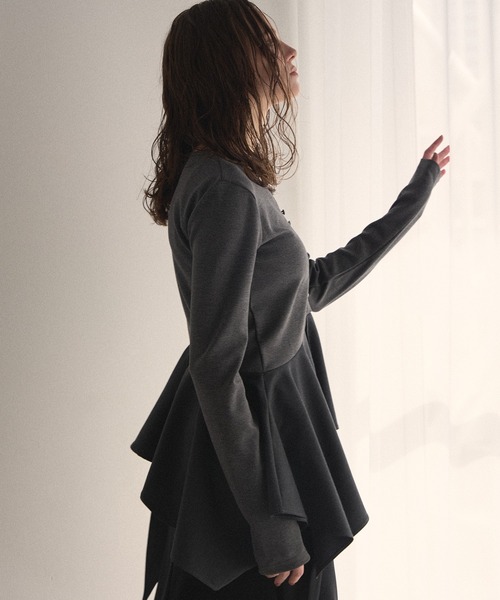MIELI INVARIANT（ミエリインヴァリアント）の「Peplum Henry Tops（Tシャツ/カットソー・レディース・チャコールグレー/ブラック・FREE）」の4枚目の写真