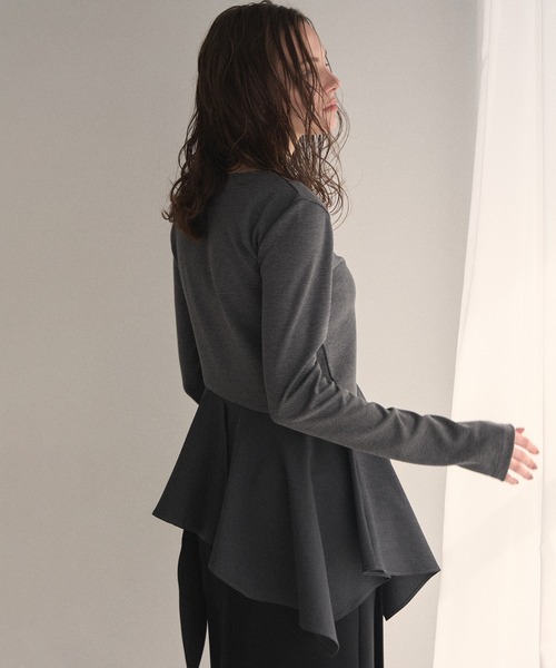 MIELI INVARIANT（ミエリインヴァリアント）の「Peplum Henry Tops（Tシャツ/カットソー・レディース・チャコールグレー/ブラック・FREE）」の5枚目の写真