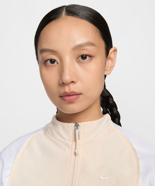 NIKE(ナイキ)の「【HEREIAM】NIKE(ナイキ)/シュルンケン トラックジャケット(WOMENS)(ナイロンジャケット・レディース・ブラック/アイボリー・SMALL/MEDIUM)」の9枚目の写真