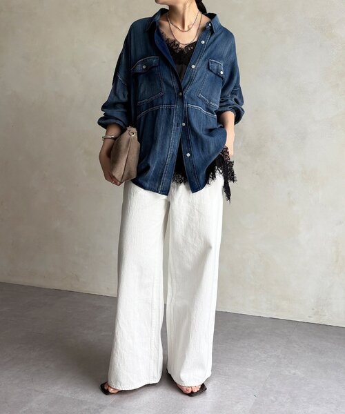 DouDou（ドゥドゥ）の「バックギャザーシアーデニムシャツ（シャツ/ブラウス・レディース・サックスブルー/ブルー・FREE）」の3枚目の写真