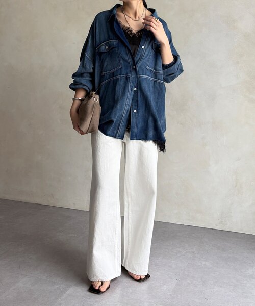 DouDou（ドゥドゥ）の「バックギャザーシアーデニムシャツ（シャツ/ブラウス・レディース・サックスブルー/ブルー・FREE）」の4枚目の写真