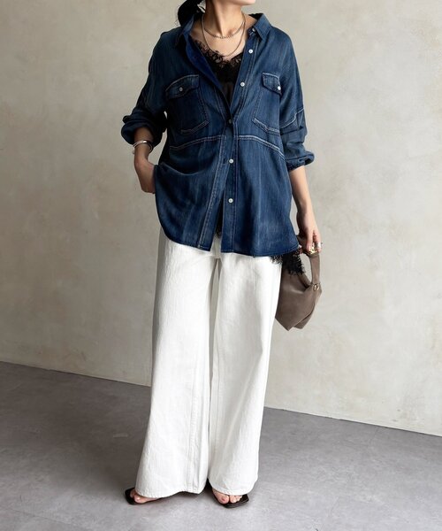 DouDou（ドゥドゥ）の「バックギャザーシアーデニムシャツ（シャツ/ブラウス・レディース・サックスブルー/ブルー・FREE）」の5枚目の写真