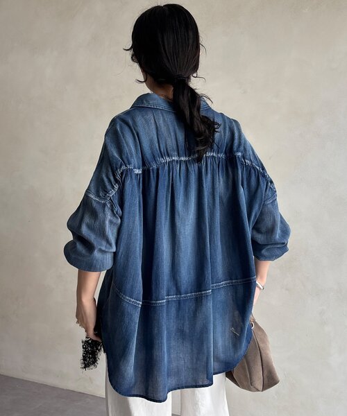 DouDou（ドゥドゥ）の「バックギャザーシアーデニムシャツ（シャツ/ブラウス・レディース・サックスブルー/ブルー・FREE）」の12枚目の写真