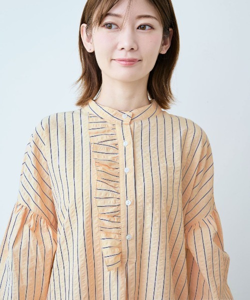 IEDIT(イディット)の「IEDIT フロントフリルが華やかな サッカー素材のストライプワンピース(ワンピース・レディース・ネイビー/ピンクベージュ・M/L/LL/3L/MP/SP)」の7枚目の写真
