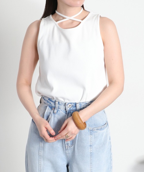 cepo(セポ)の「〈前後2way〉ホルターネックタンクトップ(タンクトップ・レディース・チャコール/ホワイト系その他/ブラック/オフホワイト・M)」の5枚目の写真