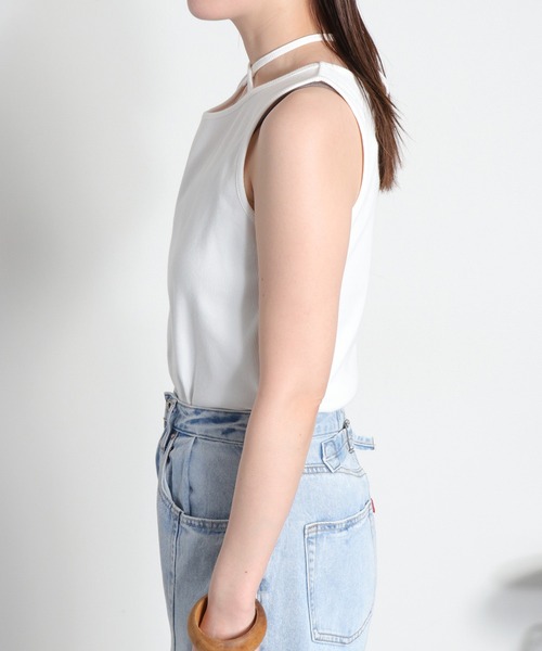 cepo(セポ)の「〈前後2way〉ホルターネックタンクトップ(タンクトップ・レディース・チャコール/ホワイト系その他/ブラック/オフホワイト・M)」の6枚目の写真