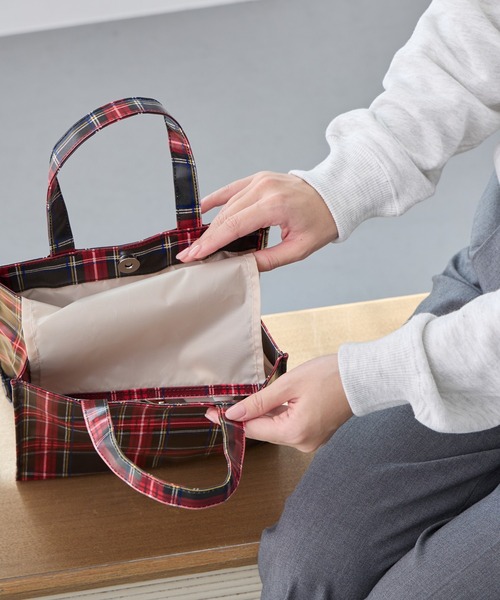 ROOTOTE(ルートート)の「ROOTOTE ルートート EU.スクエア.ラミネート-T(トートバッグ・レディース・レッド/グリーン/ブラウン/ベージュ・FREE)」の7枚目の写真