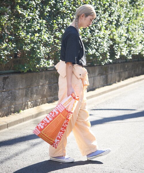 BIRTHDAY BAR(バースデイバー)の「【クリエイター「FLINT MASON」× BIRTHDAY BAR 初コラボ!】POTLUCK PASTA PARTYエコバッグ(エコバッグ/サブバッグ・レディース・ネイビー/オレンジ・0)」の14枚目の写真