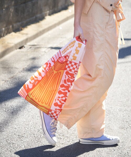 BIRTHDAY BAR(バースデイバー)の「【クリエイター「FLINT MASON」× BIRTHDAY BAR 初コラボ!】POTLUCK PASTA PARTYエコバッグ(エコバッグ/サブバッグ・レディース・ネイビー/オレンジ・0)」の1枚目の写真