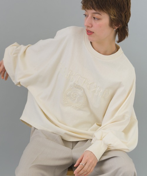 enhaut(アンオート)の「パウダー加工 天竺編み 袖ボリューム HART FORD 刺繍 Tシャツ ロンT(Tシャツ/カットソー・レディース・アイボリー/ライトベージュ/チャコールグレー/ネイビー・FREE)」の2枚目の写真