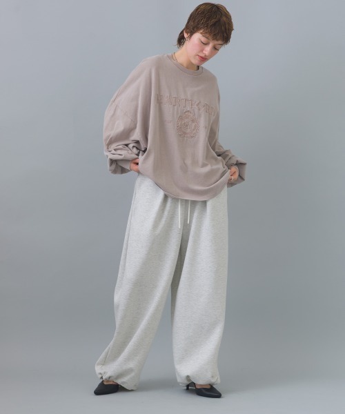 enhaut(アンオート)の「パウダー加工 天竺編み 袖ボリューム HART FORD 刺繍 Tシャツ ロンT(Tシャツ/カットソー・レディース・アイボリー/ライトベージュ/チャコールグレー/ネイビー・FREE)」の17枚目の写真