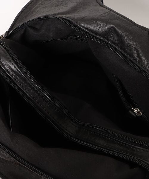 SPINNS（スピンズ）の「合皮ショルダーバッグ/3ポケット/平成ギャル（ショルダーバッグ・レディース・ブラック/ゼブラ・ONESIZE）」の5枚目の写真