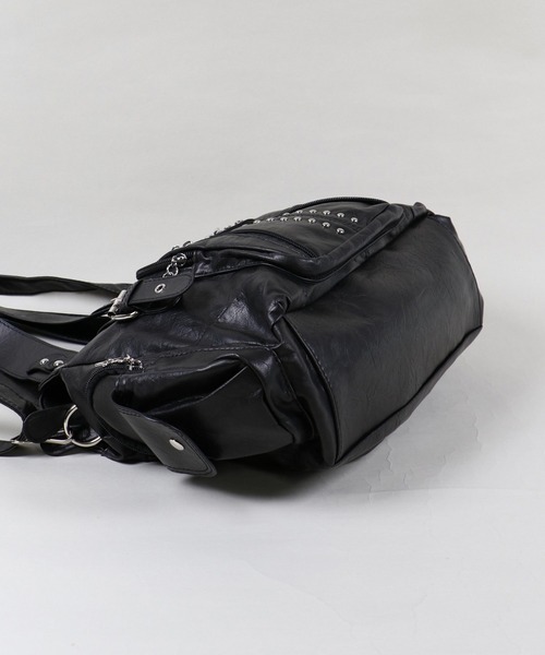 SPINNS（スピンズ）の「合皮ショルダーバッグ/3ポケット/平成ギャル（ショルダーバッグ・レディース・ブラック/ゼブラ・ONESIZE）」の4枚目の写真