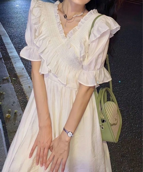 Maison Calme（メゾンカルム）の「【26年春夏新作】【2way】ワッシャーシャーリング ワンショルティアードロングワンピース（ワンピース・レディース・アイボリー・M/L）」の11枚目の写真